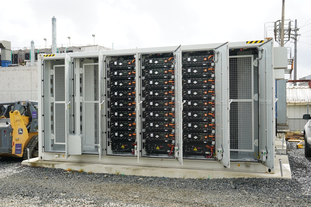 Liquid cooled Battery Energy Storage System in a microgrid